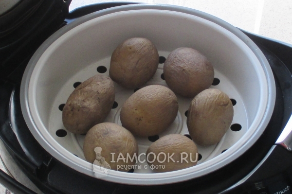 Отварить картофель в мундире