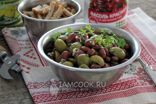 Фото салата с фасолью и оливками