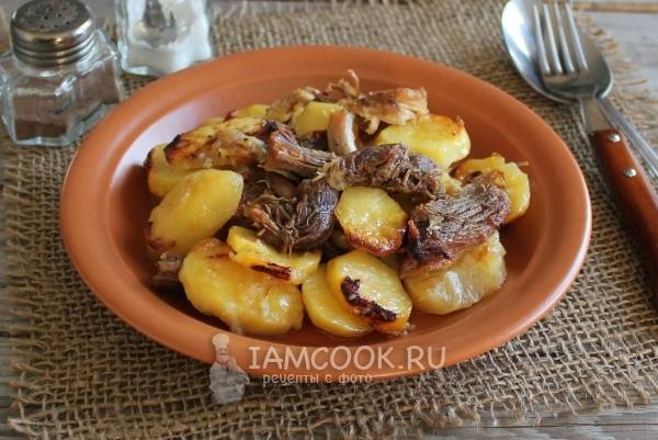 Тушеная картошка с тушенкой в кастрюле: пошаговый рецепт с фото