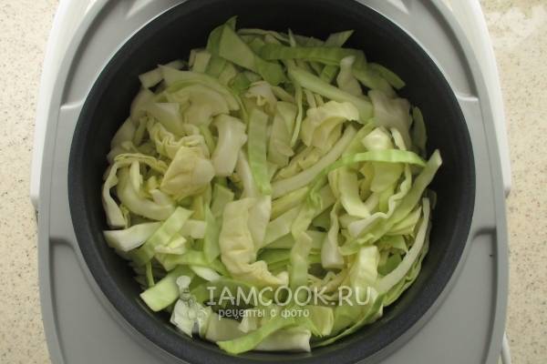 Рецепт тушеной капусты с копченой колбасой в мультиварке
