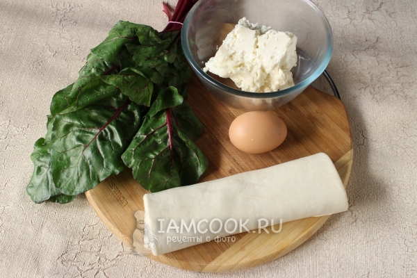 Ингредиенты для слоек с сыром и свекольными листьями