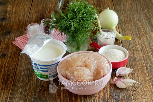 Ингредиенты для куриных тефтелей в сметанном соусе в духовке