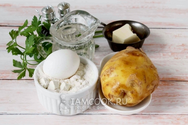 Ингредиенты для вареников с сырым картофелем
