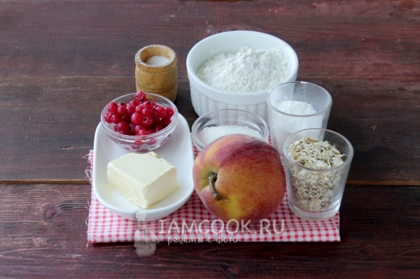 Ингредиенты для крамбла с персиками и красной смородиной
