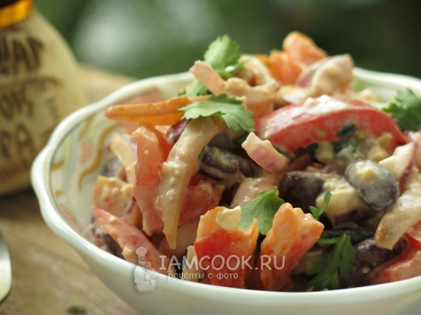 Рецепт салата с копченой куриной грудкой и фасолью