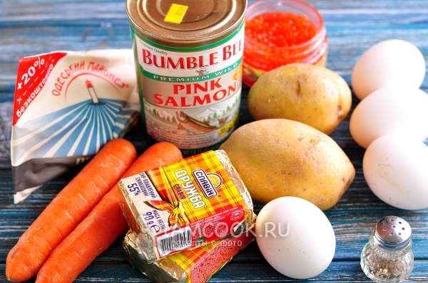 Ингредиенты для новогоднего варианта салата «Мимоза»