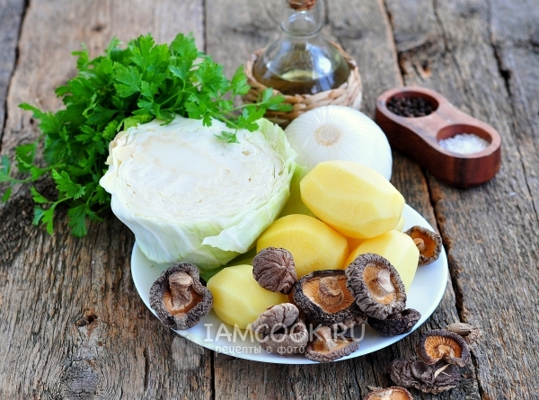 Ингредиенты для тушеной капусты с грибами и картошкой