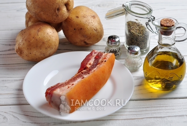 Ингредиенты для картошки-гармошки, запеченной с беконом и ароматными травами