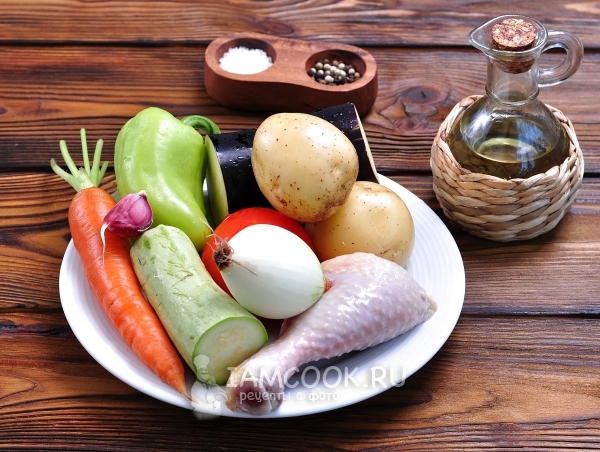 Ингредиенты для овощного рагу с курицей в мультиварке