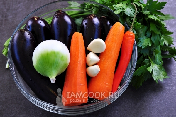 Ингредиенты для соленых баклажанов с морковью и чесноком