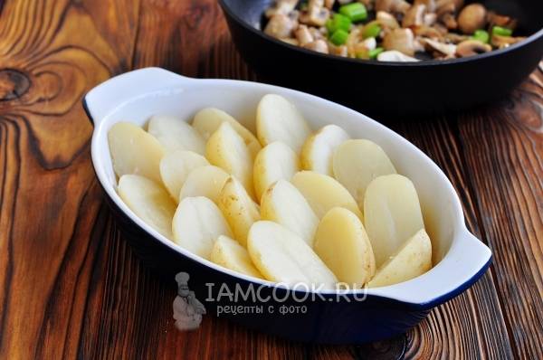 Картофельно-грибная запеканка с сыром в духовке: рецепт дня