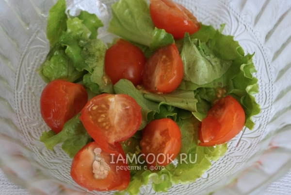 Соединить помидоры с зеленым салатом
