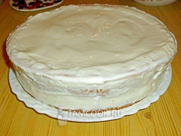 Обмазать торт кремом