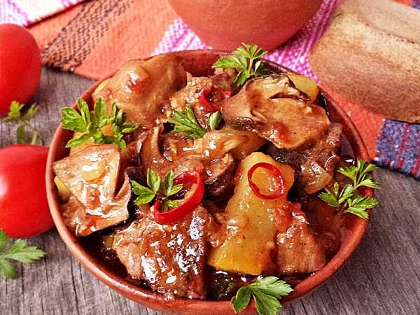 Гуляш из свинины и грибов с подливкой – простой и вкусный рецепт, как приготовить пошагово