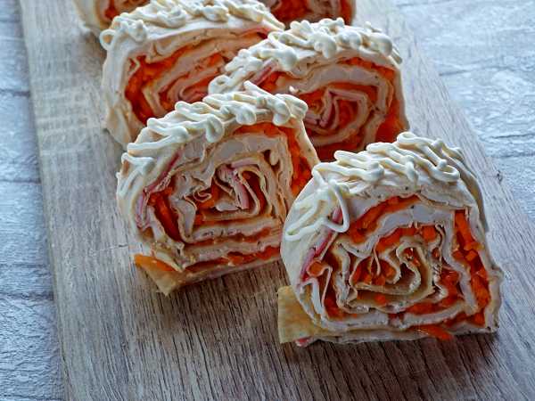 Рулеты из лаваша с корейской морковью - классический рецепт с пошаговыми фото