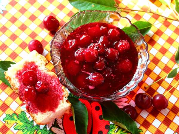 Варенье из вишни с косточкой на зиму густое с целыми ягодами