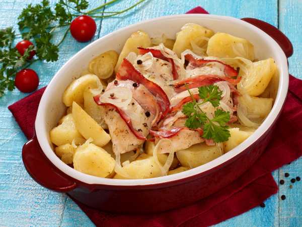 Как приготовить в духовке куриную грудку с картошкой: лучший рецепт