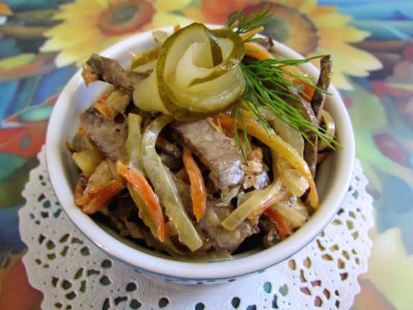 Теплый салат из печени, моркови и лука