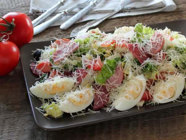 Салат с пекинской капустой, кукурузой, яйцом и колбасой - пошаговый рецепт с фото