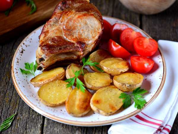 Аппетитная сочная свиная корейка в духовке: простые рецепты