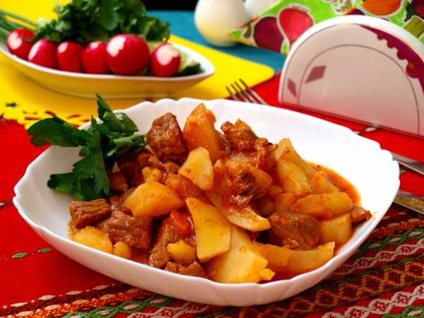 Рецепт ужина: говядина, тушенная с картофелем — приготовьте вкусное блюдо
