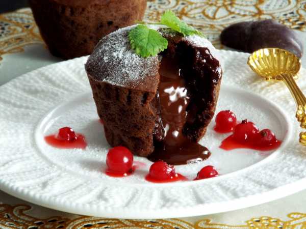 Шоколадные маффины с жидкой начинкой — рецепт с фото