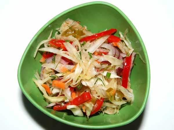 Салат из квашеной капусты, рецепты с фото: 15 рецептов салата из квашеной капусты на manikyrsha.ru