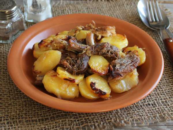Картошка с курицей, сыром и майонезом в духовке — рецепт с фото пошагово
