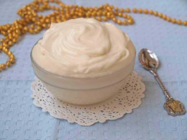 Простой и быстрый рецепт сметанного крема для бисквитного торта