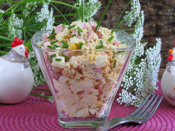 Салат из мивины рецепт - как приготовить с крабовыми палочками, колбасой, ветчиной