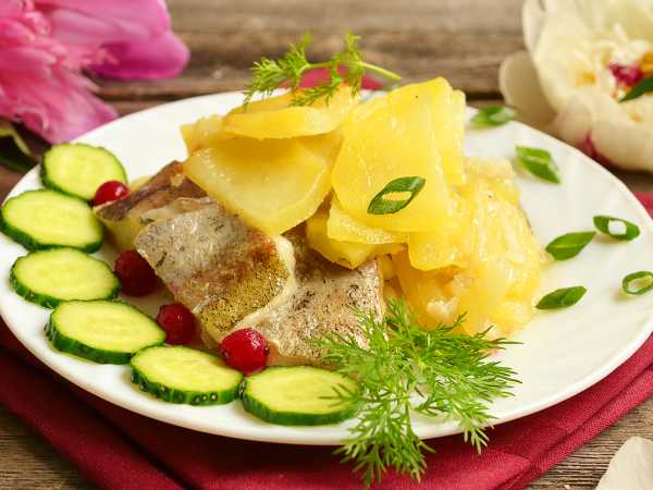 Минтай в духовке с картофелем: рецепт сочного и вкусного блюда