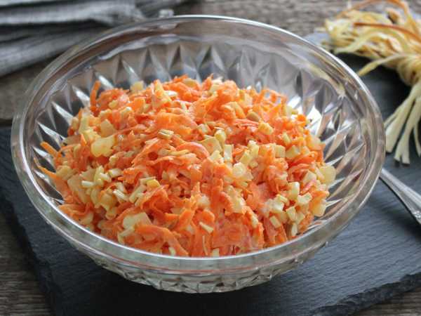Салат с морковью, сыром и чесноком