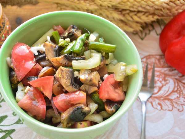 Постный салат с жареными шампиньонами - рецепты с фото