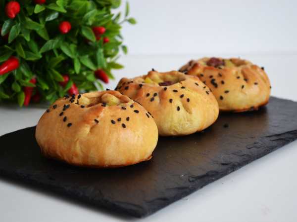 Мини-пироги с печеными баклажанами, фаршем и кедровыми орешками - рецепты от «Мясницкого ряда»
