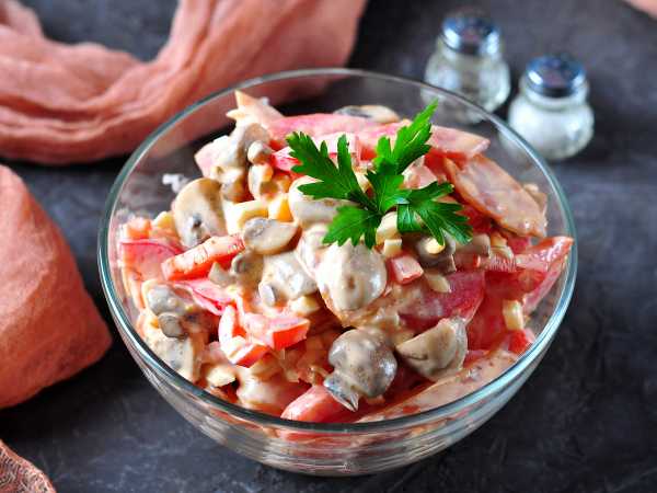 Классический салат курица грибами болгарский перец