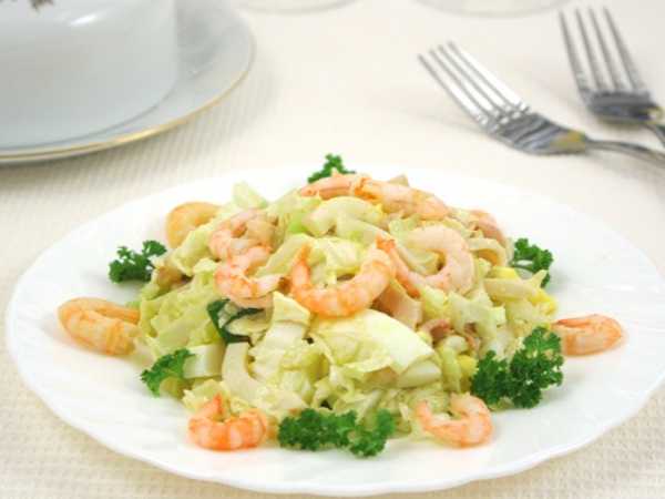 2. Салат из кальмаров, креветок, яйца и огурца