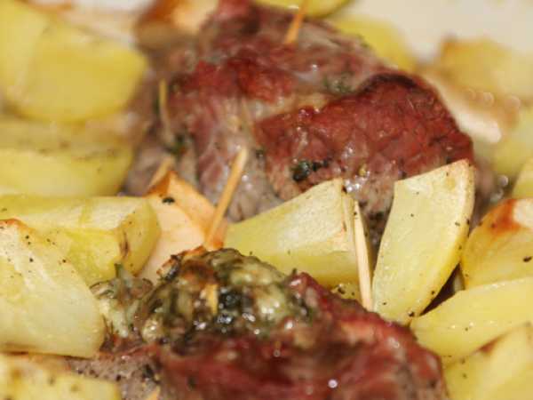 Рецепт запеченной телятины с картофелем и яблоками: вкусная и простая приготовить