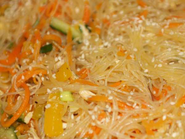 Салат с фунчозой, корейской морковью и паприкой – пошаговый рецепт приготовления с фото