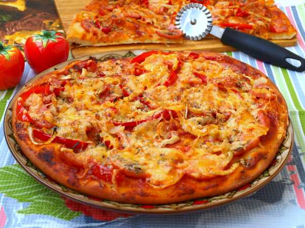 Пицца на кефире с колбасой в духовке — вкусный экспресс-рецепт