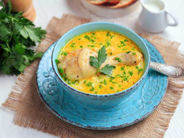 Сырный суп из плавленного сыра с курицей