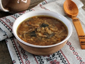 Суп из свежих белых грибов и перловкой - рецепт приготовления с пошаговыми фото