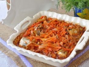 Как приготовить вкусный минтай на сковороде со сметаной и луком морковью