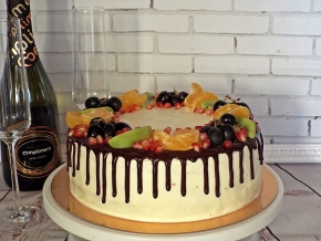 Торт украшенный фруктами (79 фото)
