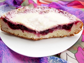 Как приготовить Открытый пирог с ягодами из дрожжевого теста в духовке рецепт пошагово