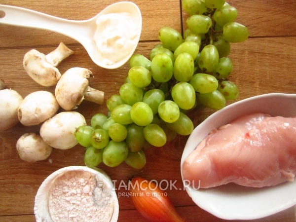 Ингредиенты для курицы с виноградом и грибами