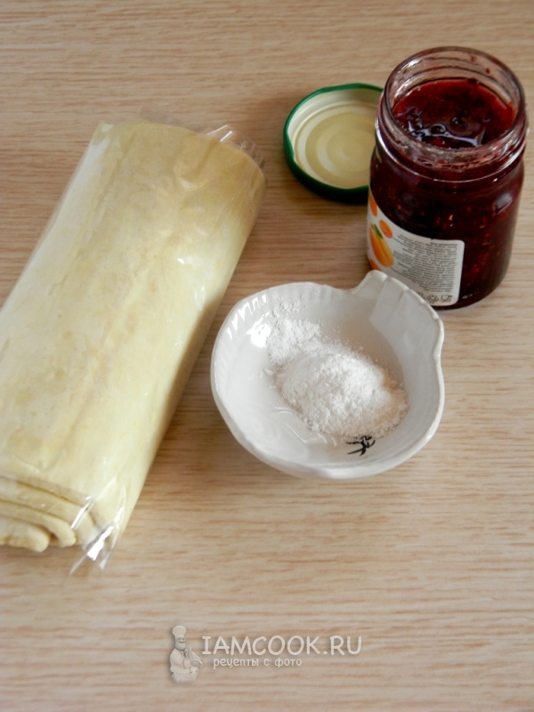 Ингредиенты для сладкого пирога из слоеного теста с вареньем