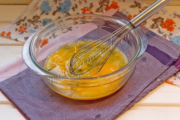 Яйца в миске