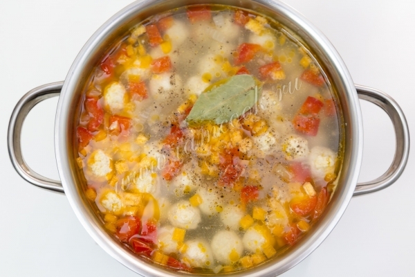 Фото супа с куриными фрикадельками