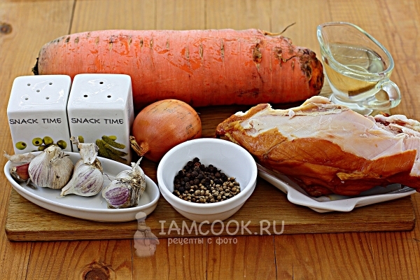 Ингредиенты для салата с корейской морковью и копчёной курицей