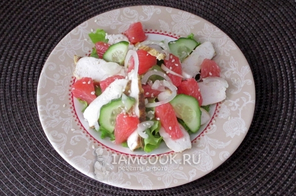 Рецепт салата с куриной грудкой, огурцом и грейпфрутом